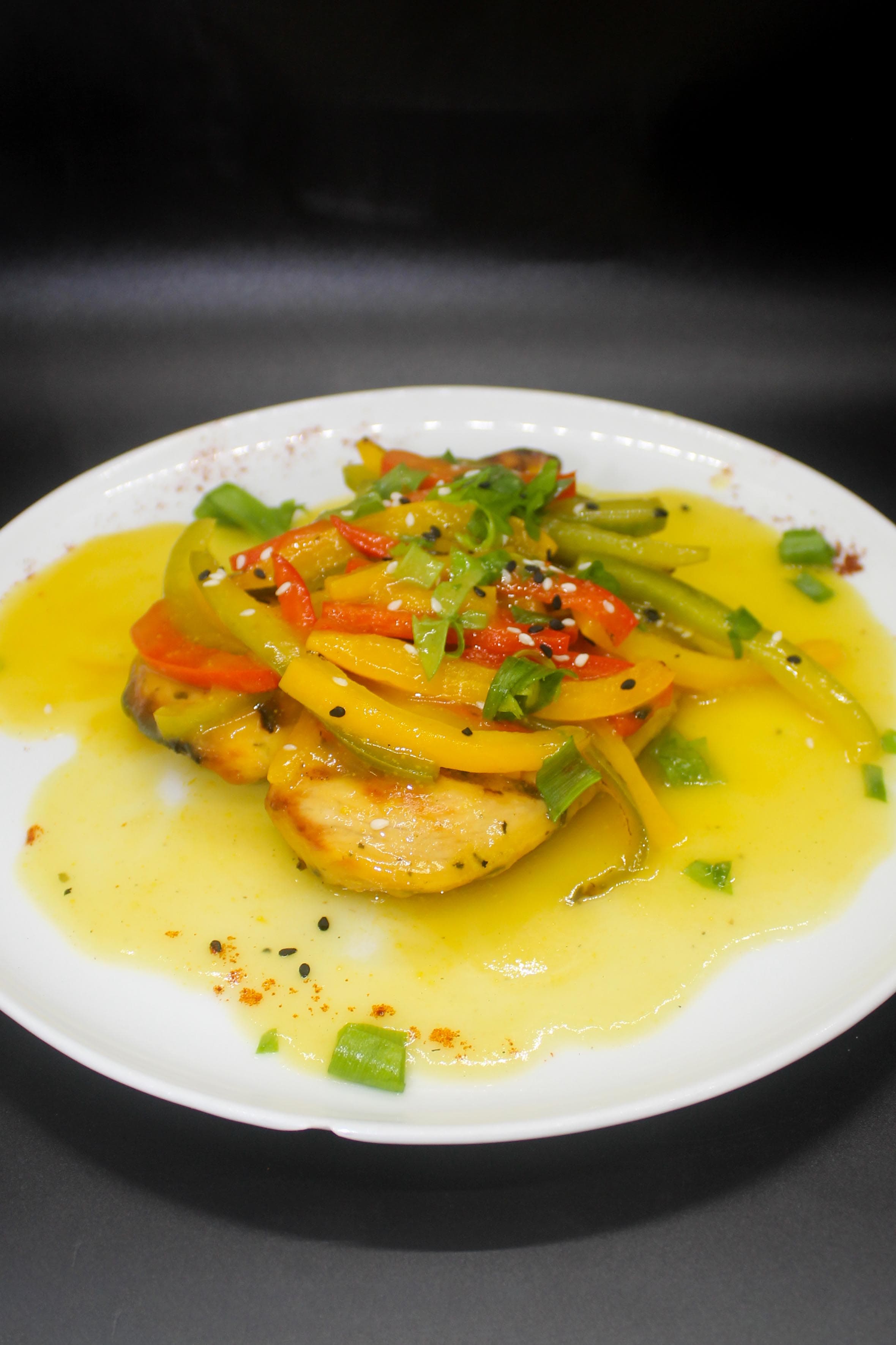 FILETE DE POLLO EN SALSA TROPICAL