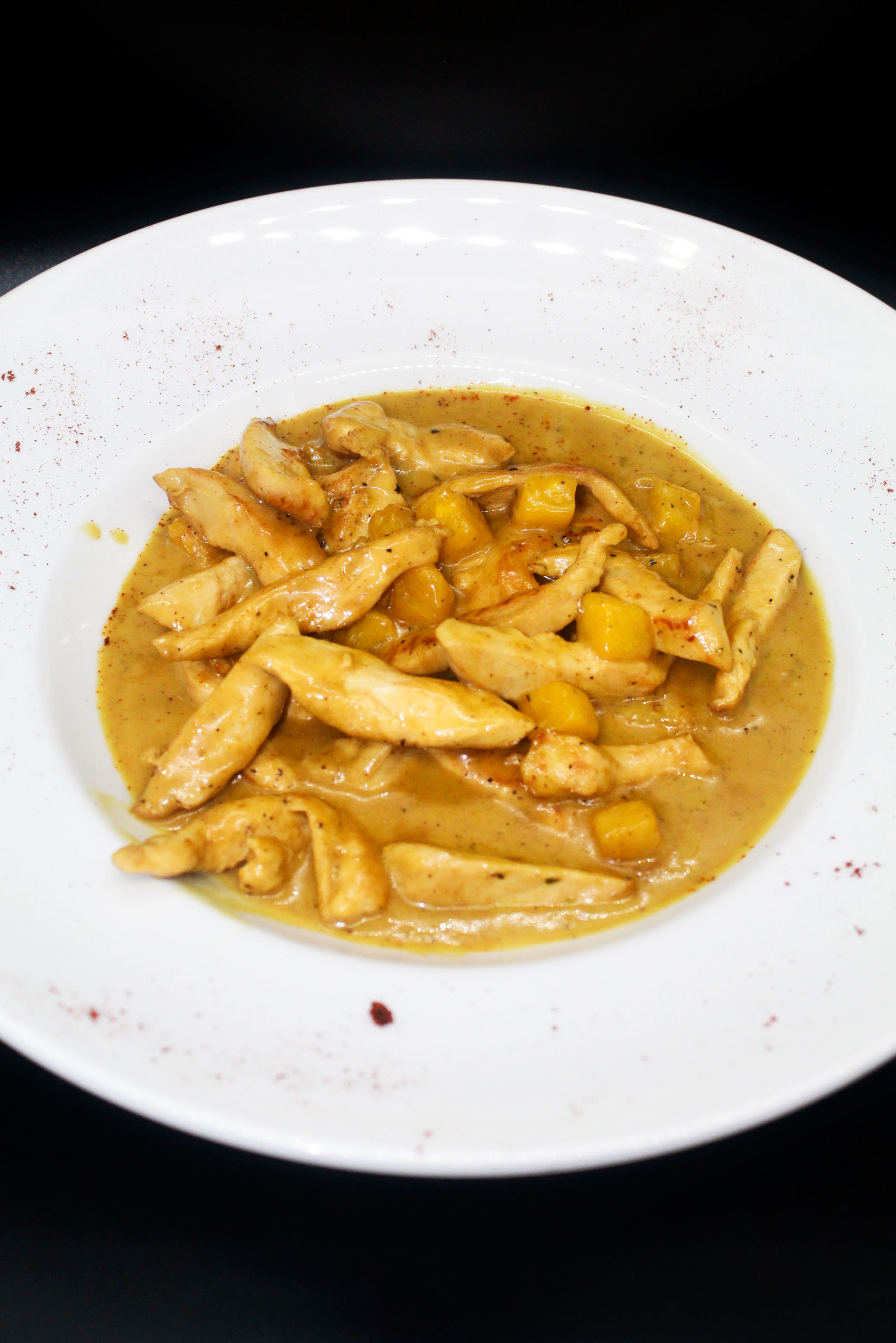 POLLO SALSA CURRY Y PIÑA