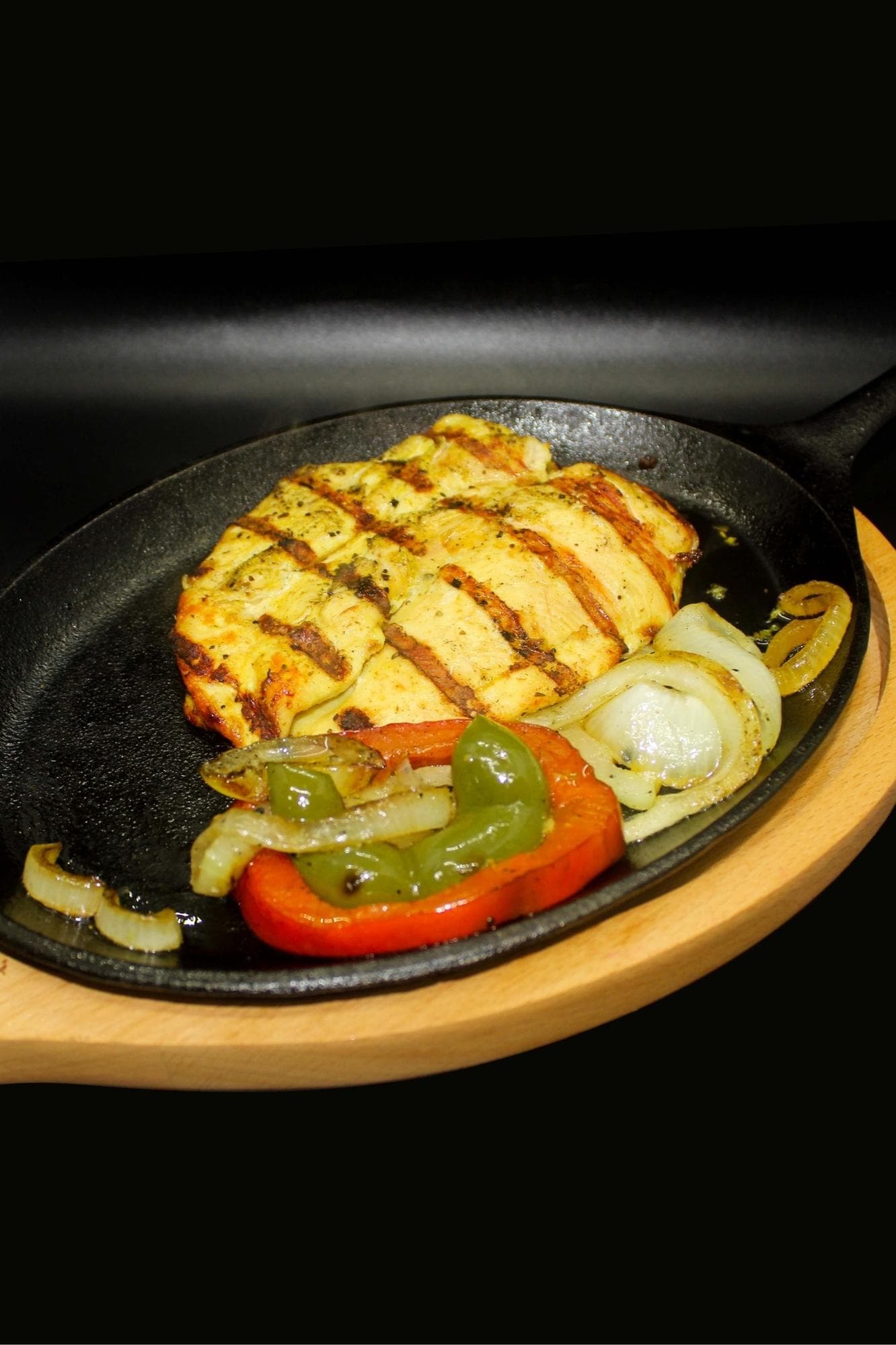 FILETE DE POLLO A LA PARRILLA ESTILO MILANESA